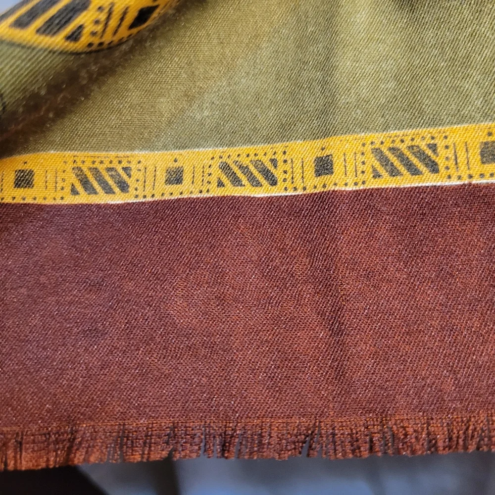 Vintage Large Woman's Wool Fringe OSCAR Scarf/Wrap